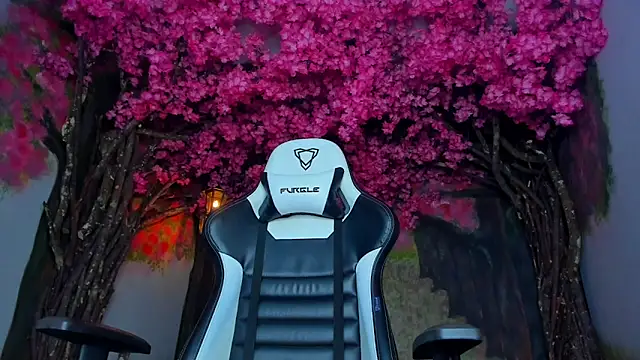 alexgiraldo  online show from February 13, 2:20 pm