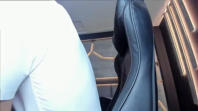 alexgiraldo  online show from February 28, 2:42 pm