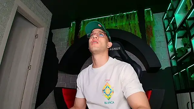 alexgiraldo  online show from March 22, 11:21 am