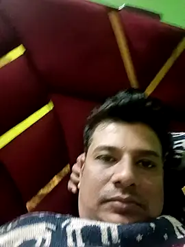 Snapshot of Desi98cuaple chatting on December 14, 10:20 am Desi98cuaple online show from December 14, 10:20 am