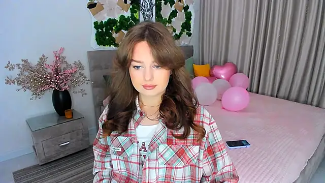 MiracleCurly online show from March 5, 4:02 pm