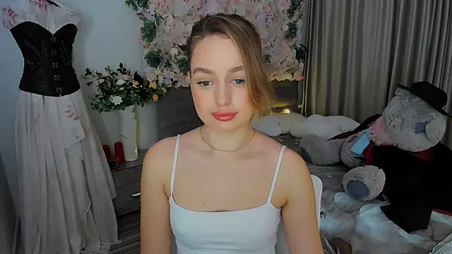 MiracleCurly online show from November 2, 10:06 am