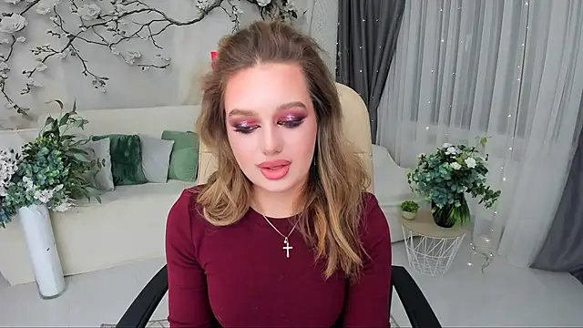 MiracleCurly online show from December 4, 6:05 pm