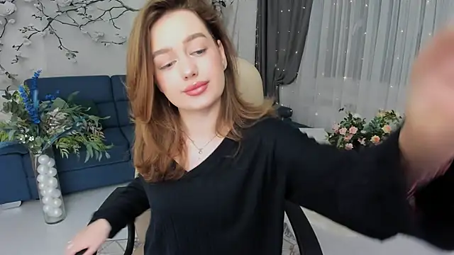 MiracleCurly online show from March 2, 7:32 pm