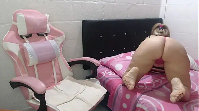 jade04 roberts online show from January 18, 12:02 am