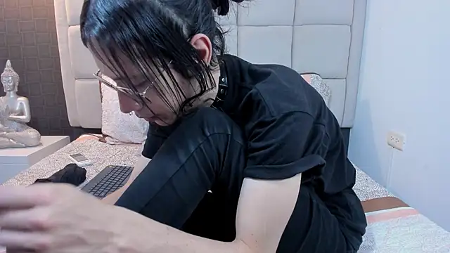 Snapshot of Hecatee_77 chatting on February 1, 7:44 pm Hecatee 77 online show from February 1, 7:44 pm