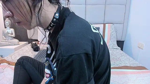 Snapshot of Hecatee_77 chatting on February 5, 7:42 pm Hecatee 77 online show from February 5, 7:42 pm