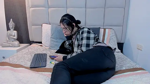 Snapshot of Hecatee_77 chatting on February 9, 7:30 pm Hecatee 77 online show from February 9, 7:30 pm