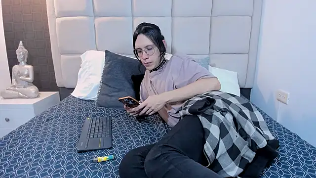 Snapshot of Hecatee_77 chatting on February 12, 7:35 pm Hecatee 77 online show from February 12, 7:35 pm