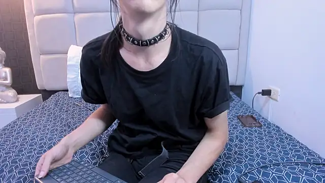 Snapshot of Hecatee_77 chatting on February 24, 7:52 pm Hecatee 77 online show from February 24, 7:52 pm