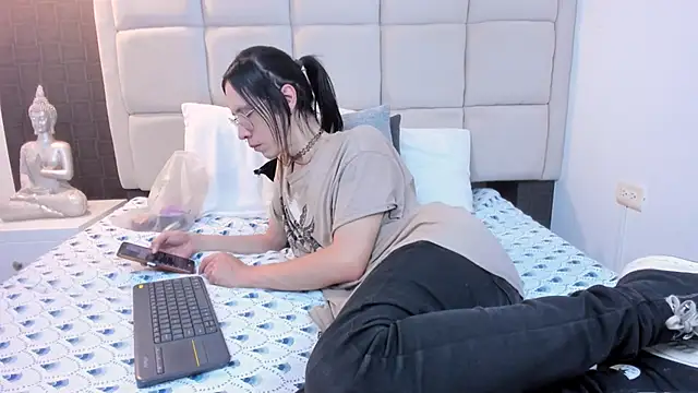 Snapshot of Hecatee_77 chatting on March 3, 7:39 pm Hecatee 77 online show from March 3, 7:39 pm