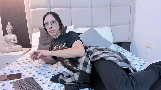 Snapshot of Hecatee_77 chatting on March 11, 7:36 pm Hecatee 77 online show from March 11, 7:36 pm