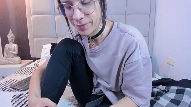 Snapshot of Hecatee_77 chatting on March 19, 7:38 pm Hecatee 77 online show from March 19, 7:38 pm