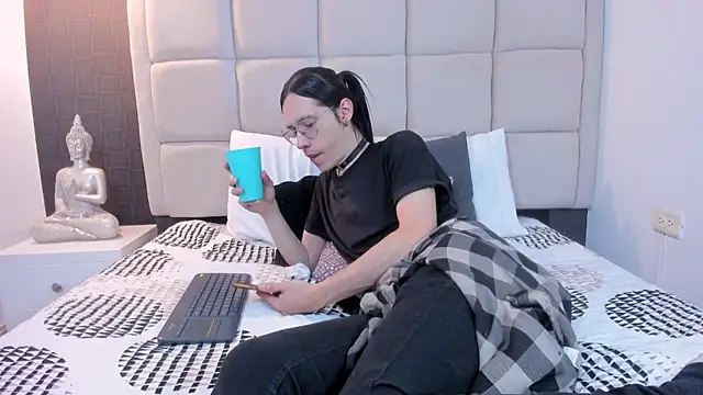 Snapshot of Hecatee_77 chatting on March 22, 7:31 pm Hecatee 77 online show from March 22, 7:31 pm