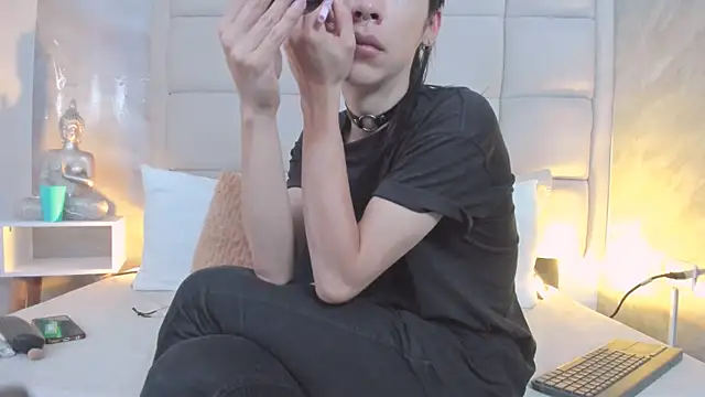 Snapshot of Hecatee_77 chatting on September 15, 8:31 pm Hecatee 77 online show from September 15, 8:31 pm