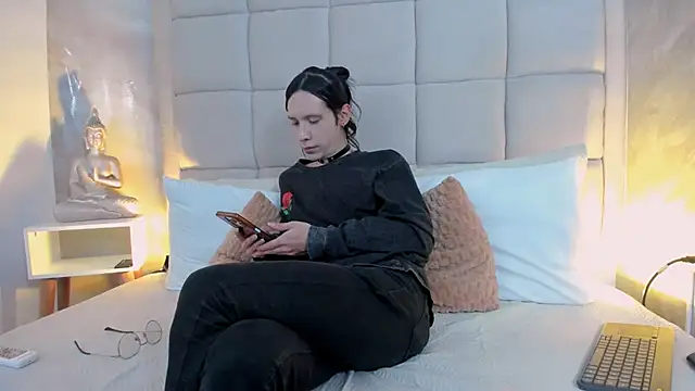 Snapshot of Hecatee_77 chatting on September 18, 7:49 pm Hecatee 77 online show from September 18, 7:49 pm