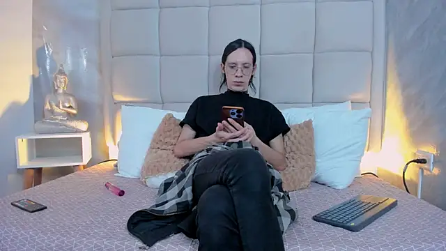 Snapshot of Hecatee_77 chatting on September 19, 7:47 pm Hecatee 77 online show from September 19, 7:47 pm