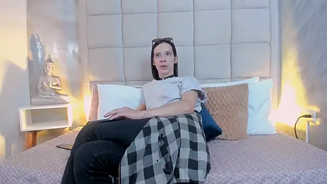 Snapshot of Hecatee_77 chatting on September 22, 7:49 pm Hecatee 77 online show from September 22, 7:49 pm