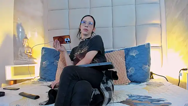 Snapshot of Hecatee_77 chatting on October 5, 7:45 pm Hecatee 77 online show from October 5, 7:45 pm