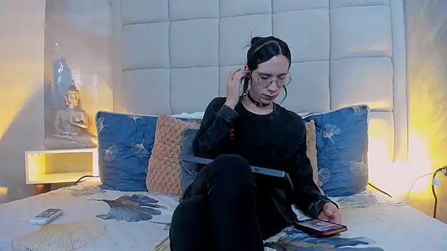 Snapshot of Hecatee_77 chatting on October 8, 7:44 pm Hecatee 77 online show from October 8, 7:44 pm