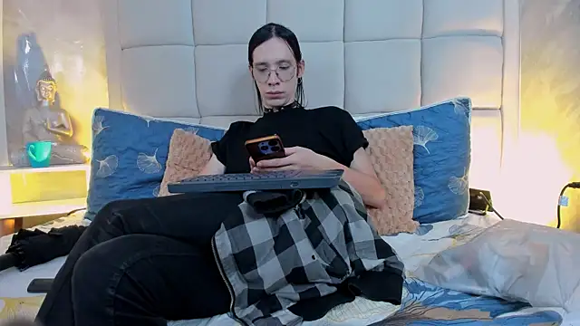 Snapshot of Hecatee_77 chatting on October 16, 7:59 pm Hecatee 77 online show from October 16, 7:59 pm