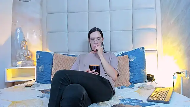 Snapshot of Hecatee_77 chatting on October 17, 8:11 pm Hecatee 77 online show from October 17, 8:11 pm