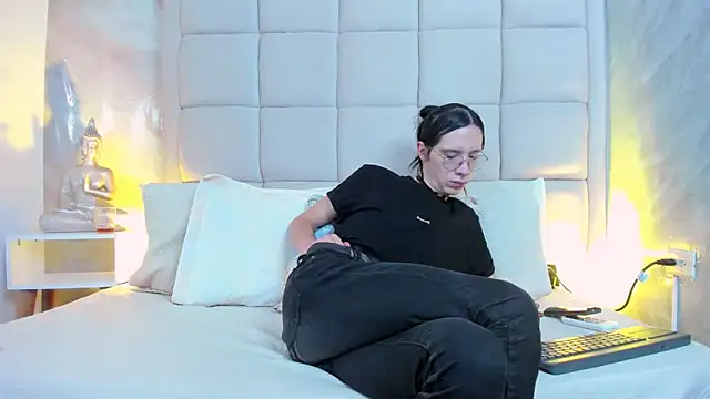 Snapshot of Hecatee_77 chatting on October 25, 8:03 pm Hecatee 77 online show from October 25, 8:03 pm