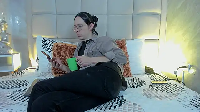 Hecatee 77 online show from February 7, 7:50 pm