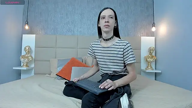 Hecatee 77 online show from April 20, 7:04 pm