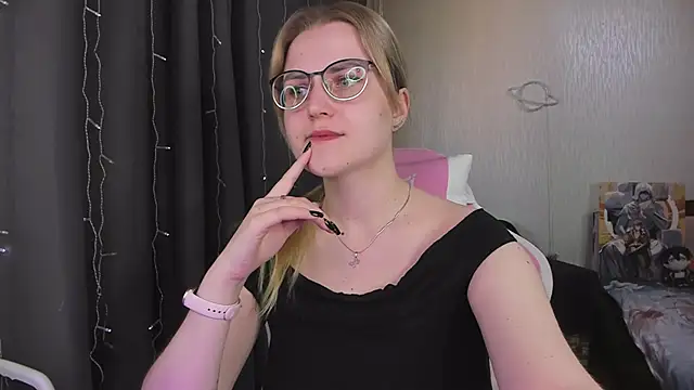 MissBrightShine online show from April 21, 3:07 pm