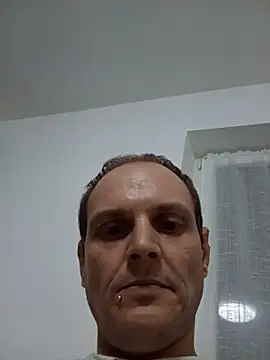 Snapshot of Ilovesquirt84 chatting on May 24, 1:32 am Ilovesquirt84 online show from May 24, 1:32 am
