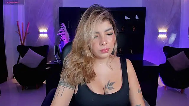 Snapshot of LisaMonroe_ chatting on February 23, 12:27 pm LisaMonroe online show from February 23, 12:27 pm