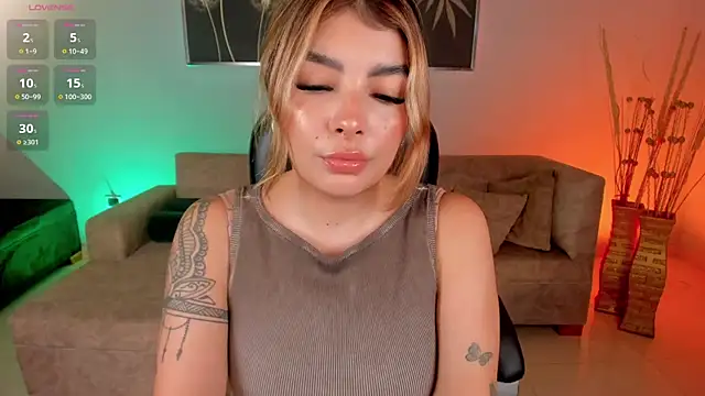 Snapshot of LisaMonroe_ chatting on March 9, 1:15 pm LisaMonroe online show from March 9, 1:15 pm