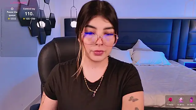 LisaMonroe  online show from October 25, 8:03 pm