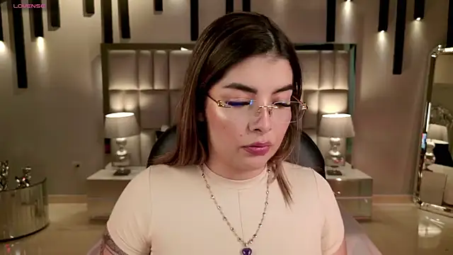 LisaMonroe  online show from December 20, 8:27 pm