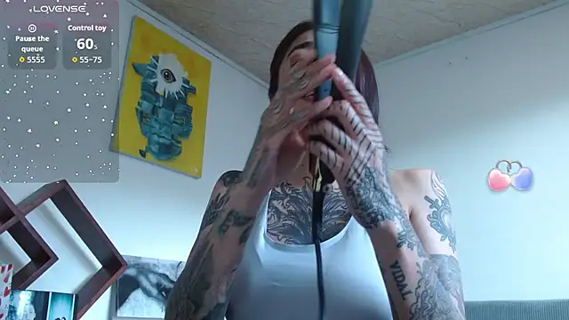 ZoeBakers  online show from October 4, 9:24 pm