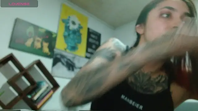 ZoeBakers  online show from April 21, 3:02 am