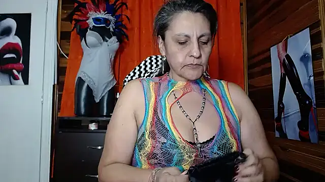 Snapshot of merlyna_goldens chatting on January 26, 3:06 am merlyna goldens online show from January 26, 3:06 am