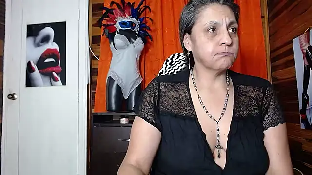 Snapshot of merlyna_goldens chatting on February 5, 3:13 am merlyna goldens online show from February 5, 3:13 am