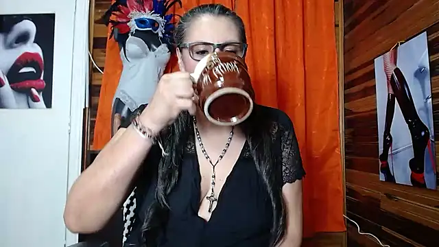 Snapshot of merlyna_goldens chatting on February 5, 9:15 am merlyna goldens online show from February 5, 9:15 am