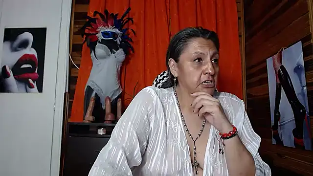 Snapshot of merlyna_goldens chatting on February 7, 3:01 am merlyna goldens online show from February 7, 3:01 am