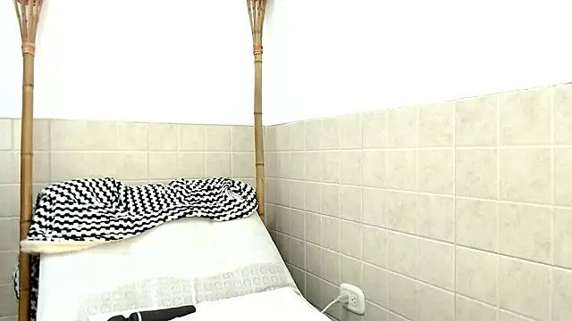 Snapshot of merlyna_goldens chatting on March 15, 9:30 am merlyna goldens online show from March 15, 9:30 am