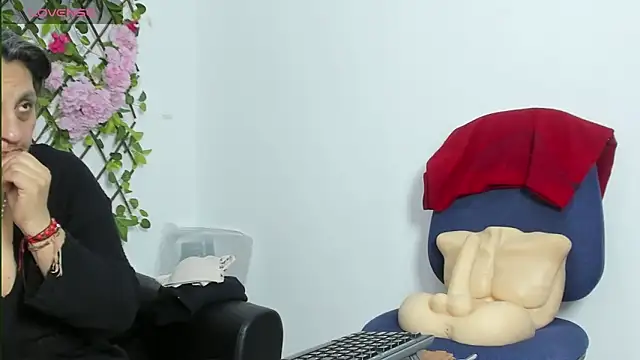 Snapshot of merlyna_goldens chatting on November 11, 11:27 pm merlyna goldens online show from November 11, 11:27 pm