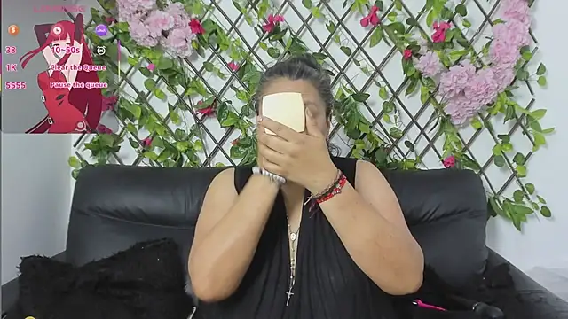 Snapshot of merlyna_goldens chatting on December 1, 12:26 am merlyna goldens online show from December 1, 12:26 am