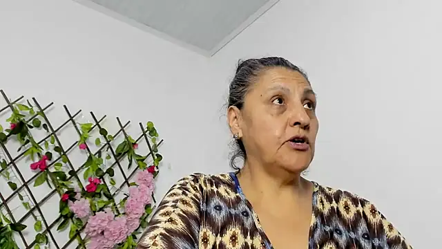 Snapshot of merlyna_goldens chatting on December 3, 11:25 pm merlyna goldens online show from December 3, 11:25 pm