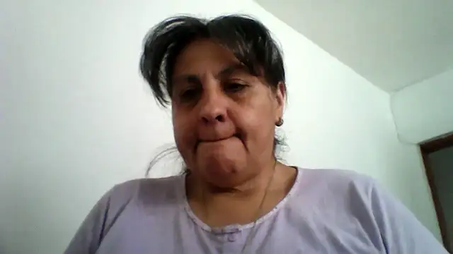 Snapshot of merlyna_goldens chatting on May 24, 7:08 pm merlyna goldens online show from May 24, 7:08 pm