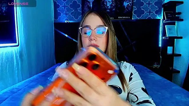 Zoe olsen online show from February 1, 9:19 am