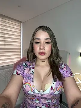 Snapshot of Zoe_olsen chatting on May 8, 8:36 pm Zoe olsen online show from May 8, 8:36 pm