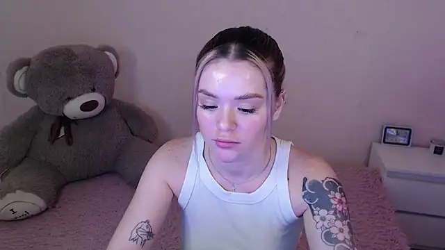 Snapshot of miaacatt chatting on January 23, 8:15 am miaacatt online show from January 23, 8:15 am