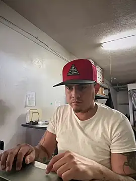 PeterGrandee online show from December 4, 9:02 pm